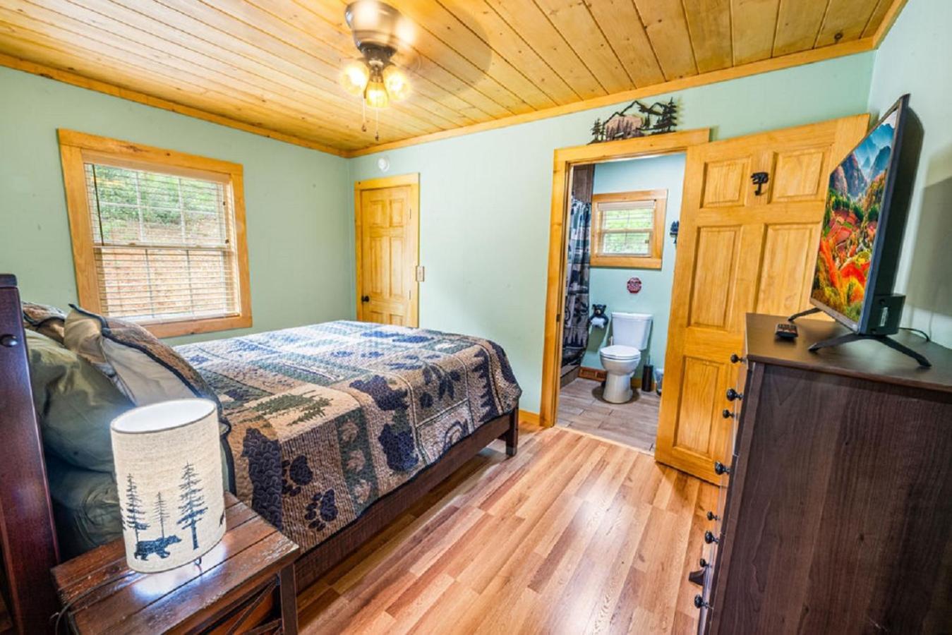 Brand New Tiny Cabin! A Bearly Adventure Sevierville Exterior photo